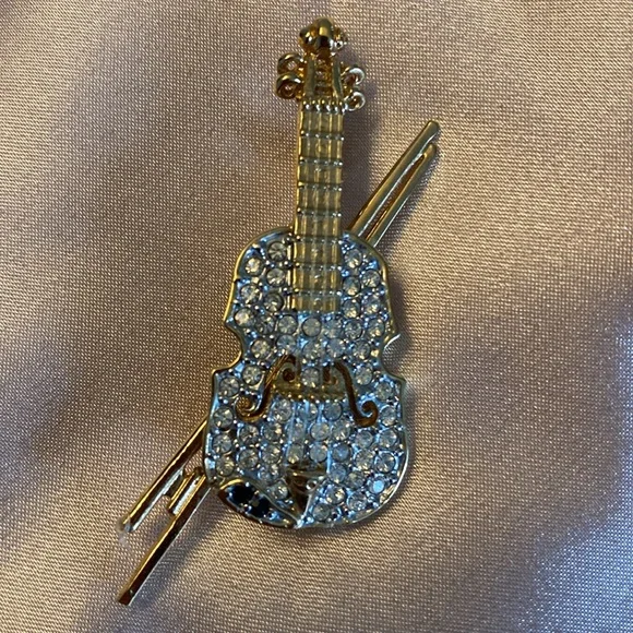 Butler Gold Violin Pin - Picture 3 of 6